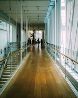 Hand Rail-pexels-ricardo-esquivel-1666668-min