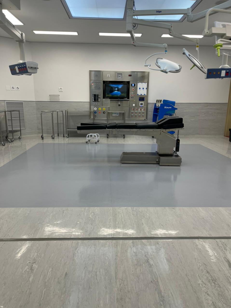 Netcare Alberton Vinyl Flooring Project with Polyflor, Gauteng - Vinyl flooring in operating theatre